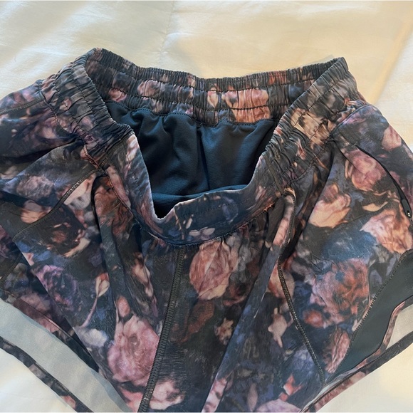 Lululemon shorts 2.5” - Picture 3 of 4